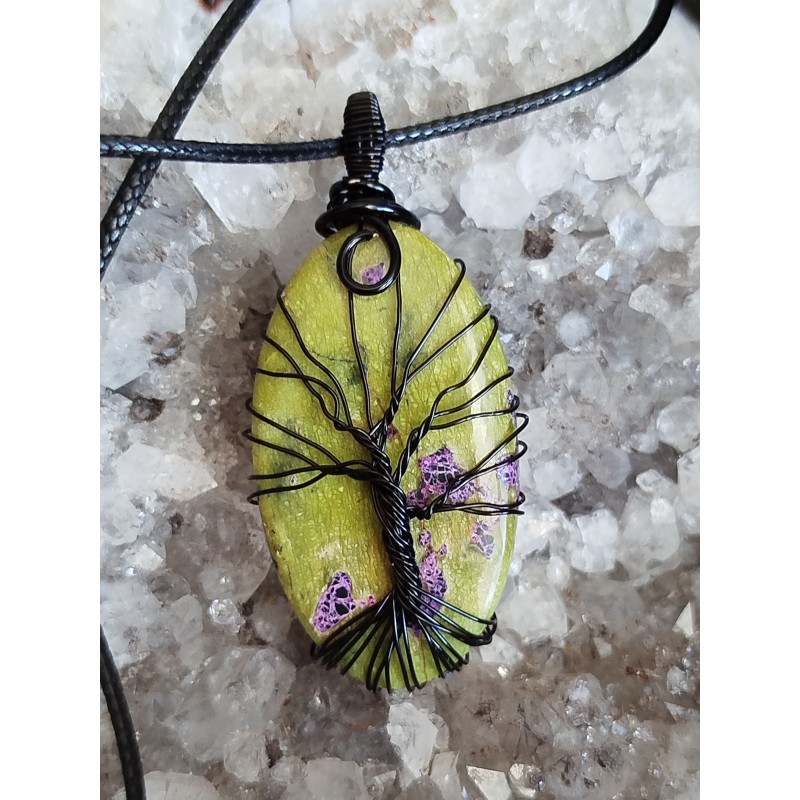 Pendentif arbre de vie en serpentine stichite ou atlantisite